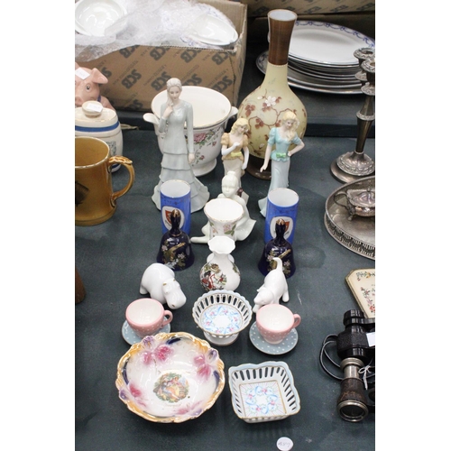 176 - A MIXED LOT OF CERAMICS TO INCLUDE FIGURES, VASES, A PLANTER, TRINKET BOWLS, ETC