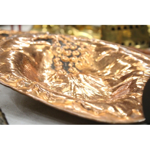 223 - A PAIR OF ART NOUVEAU COPPER DISHES