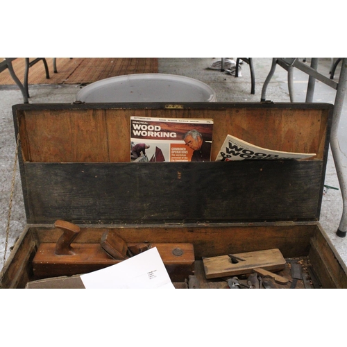 237 - A VINTAGE WOODWORKERS CHEST BEARING INITIAL'S GW WITH TOOLS BELONGING TO RENOWNED CARPENTER GORDON W... 