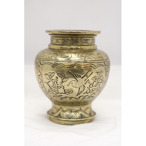 263 - AN ORIENTAL BRASS POT WITH MARKINGS TO THE BASE, HEIGHT 13CM