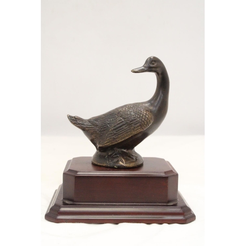 265 - AN ANTIQUE BRONZE GOOSE FIGURE ON A PLINTH