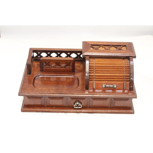 266 - A VINTAGE STYLE, WOODEN, DESK TOP ORGANISER WITH ROLL BACK COMPARTMENT DRAWER, HEIGHT 14CM, WIDTH 32... 