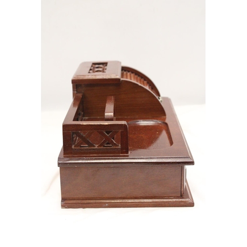 266 - A VINTAGE STYLE, WOODEN, DESK TOP ORGANISER WITH ROLL BACK COMPARTMENT DRAWER, HEIGHT 14CM, WIDTH 32... 