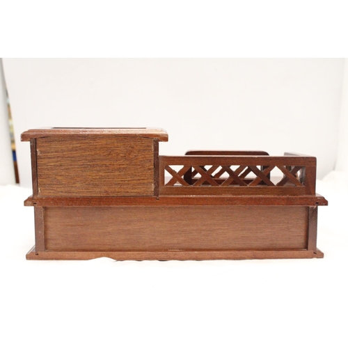 266 - A VINTAGE STYLE, WOODEN, DESK TOP ORGANISER WITH ROLL BACK COMPARTMENT DRAWER, HEIGHT 14CM, WIDTH 32... 