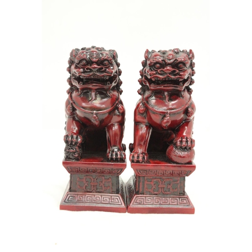 273 - A PAIR OF VINTAGE MAJESTIC ASIAN RED FOO DOG FIGURES - APPROX 28 CM