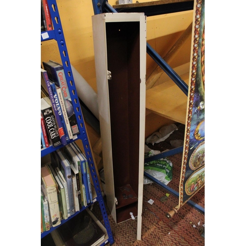 285 - A VINTAGE METAL GUN CABINET