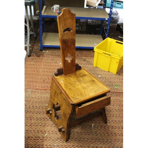 286 - A VINTAGE WOODEN BIBLE CHAIR WITH A DRAWER TO THE FRONT