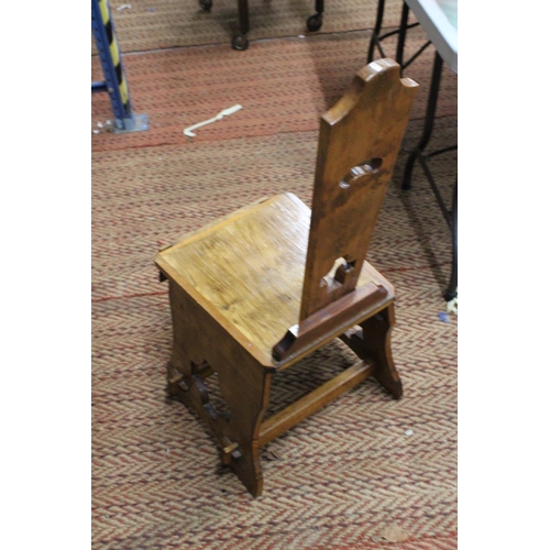 286 - A VINTAGE WOODEN BIBLE CHAIR WITH A DRAWER TO THE FRONT