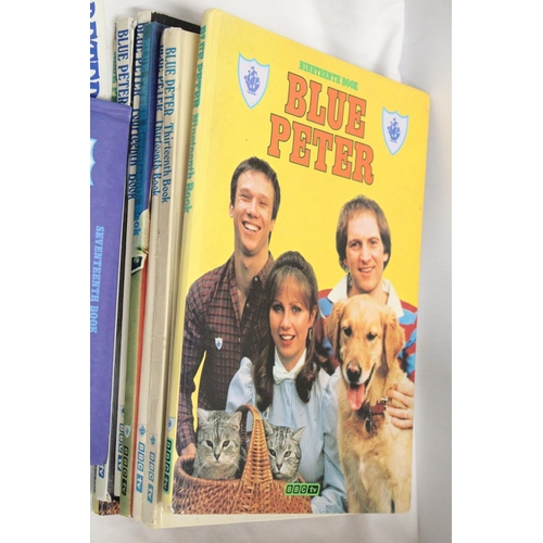 320 - TWELVE BOOKS TO INCLUDE ELEVEN VINTAGE BLUE PETER ANNUALS AND A COPY OF THE KINGS BOOK THE OLD MAN O... 