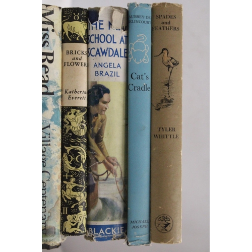 385 - EIGHT VINTAGE, LADIES, EASY READING BOOKS