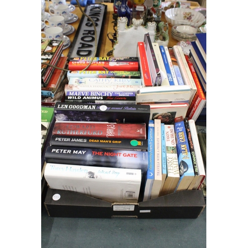 404 - A QUANTITY OF FICTION AND NON FICTION BOOKS TO INCLUDE PETER JAMES, LITTLE BRITAIN, PETER KAY, TERRY... 