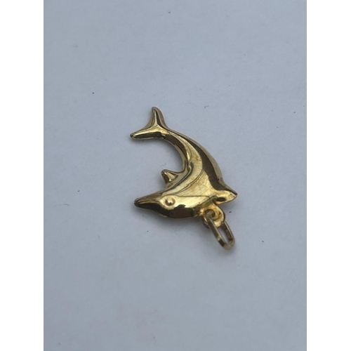 530 - A 9CT YELLOW GOLD DOLPHIN CHARM