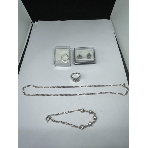 589 - FIVE 925 SILVER ITEMS TO INCLUDE A FIGARO CHAIN, TWO PAIRS OF EARRINGS, A RING AND A BRACELET