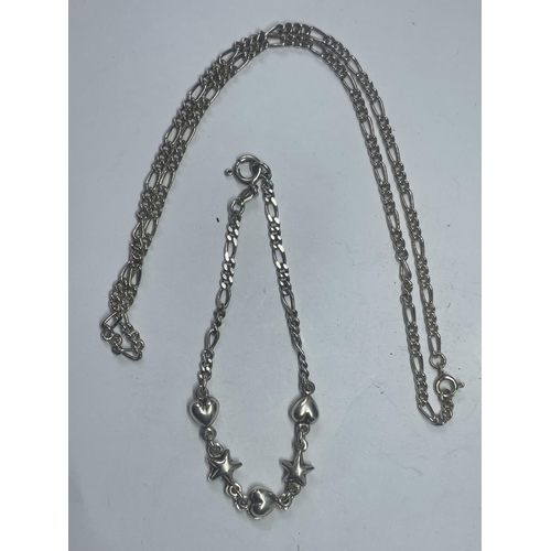 589 - FIVE 925 SILVER ITEMS TO INCLUDE A FIGARO CHAIN, TWO PAIRS OF EARRINGS, A RING AND A BRACELET