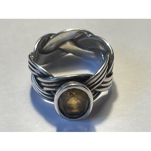 625 - A MARKED SILVER DRESS RING WITH A SMOKEY AMBER COLOURED STONE SIZE O IN A PRESENTATION BOX