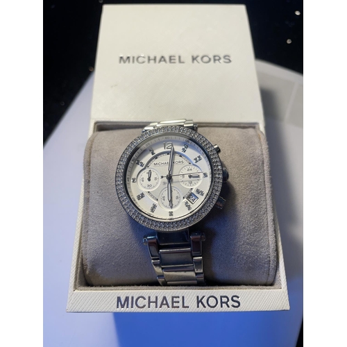 628 - A MICHAEL KORS WRIST WATCH IN A PRESENTATION BOX SEEN WORKING BUT NO WARRANTY