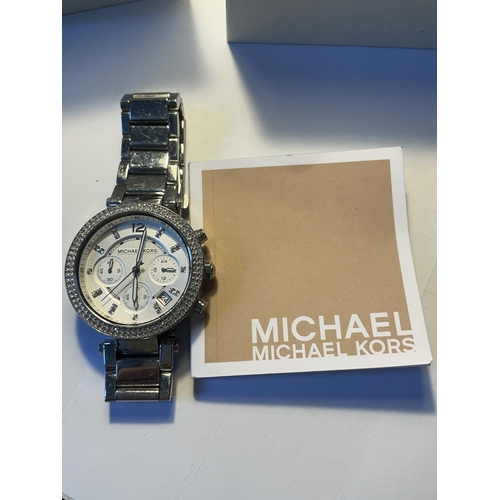 628 - A MICHAEL KORS WRIST WATCH IN A PRESENTATION BOX SEEN WORKING BUT NO WARRANTY