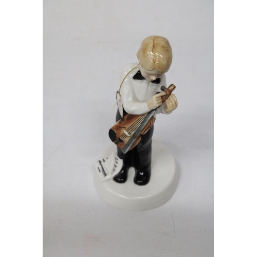 752 - A ROYAL DOULTON FIGURE FROM THE CHILDHOOD DAYS SERIES 