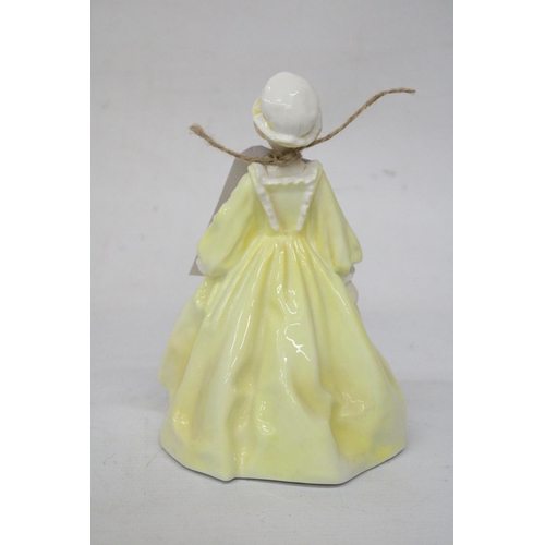 770 - A ROYAL WORCESTER FIGURINE 