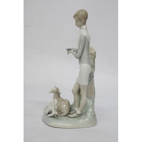 771 - A PORCELAIN LLADRO FIGURE OF A BOY WITH LAMBS