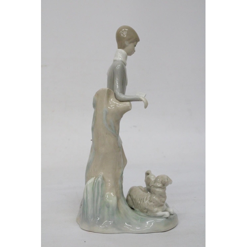 771 - A PORCELAIN LLADRO FIGURE OF A BOY WITH LAMBS