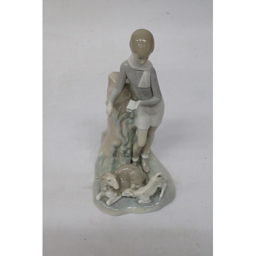 771 - A PORCELAIN LLADRO FIGURE OF A BOY WITH LAMBS