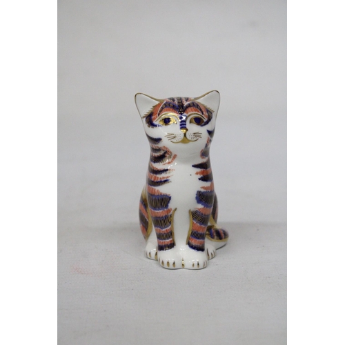 778 - A ROYAL CROWN DERBY SITTING CAT (FIRSTS)