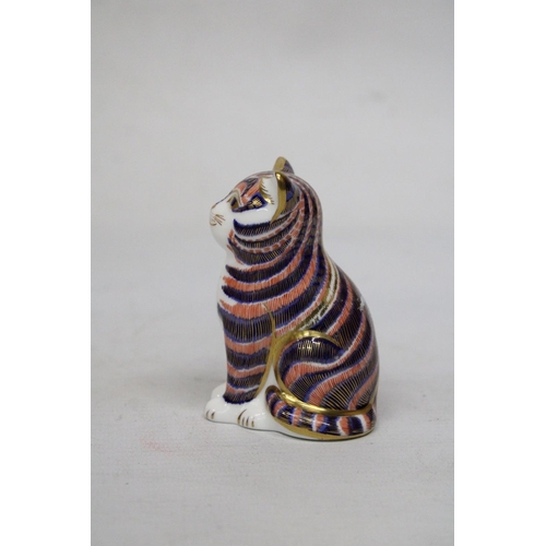 778 - A ROYAL CROWN DERBY SITTING CAT (FIRSTS)