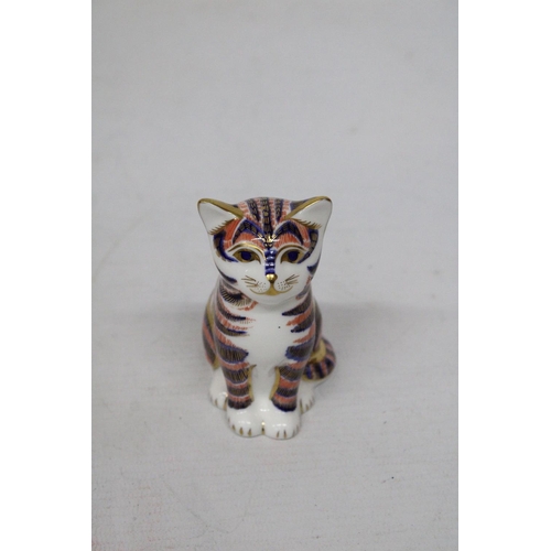 778 - A ROYAL CROWN DERBY SITTING CAT (FIRSTS)