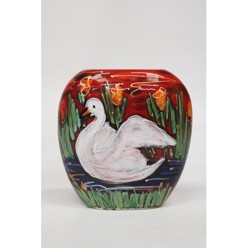 788 - AN ANITA HARRIS SWAN VASE SIGNED IN GOLD