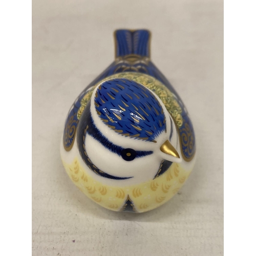 807 - A ROYAL CROWN DERBY PAPERWEIGHT GARDEN BLUE TIT WITH GOLD COLOURED STOPPER