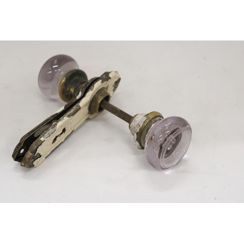 836 - AN ANTIQUE GLASS MORTICE DOOR KNOB