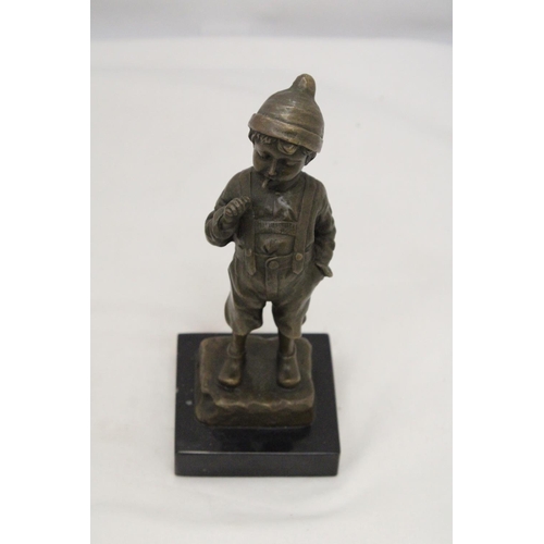 850 - A BRONZE BOY SMOKING A CIGAR ON A MARBLE BASE - SIGNED