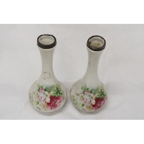 890 - A PAIR OF VINTAGE FLORAL VSES WITH HALLMARKED SILVER RIMS, HEIGHT 18CM