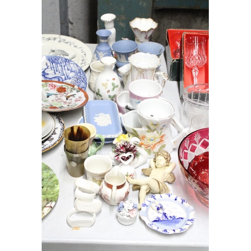 1243 - A MIXED LOT OF COLLECTABLES  TO INCLUDE MINIATURE WEDGEWOOD VASES, A COTTAGE ROSE CANDLE STICK, WEDG... 