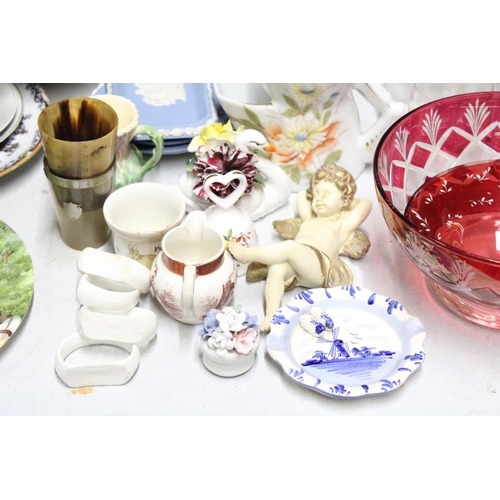 1243 - A MIXED LOT OF COLLECTABLES  TO INCLUDE MINIATURE WEDGEWOOD VASES, A COTTAGE ROSE CANDLE STICK, WEDG... 