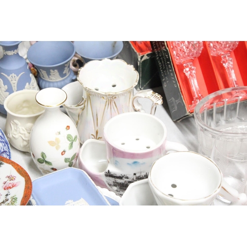 1243 - A MIXED LOT OF COLLECTABLES  TO INCLUDE MINIATURE WEDGEWOOD VASES, A COTTAGE ROSE CANDLE STICK, WEDG... 