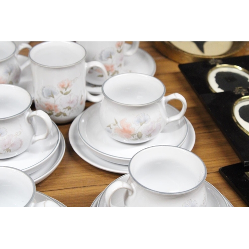 1256 - A QUANTITY OF HANDCRAFTED DENBY FINE STONEWARE TO INCLUDE, CUPS, SAUCERS, PLATES ETC