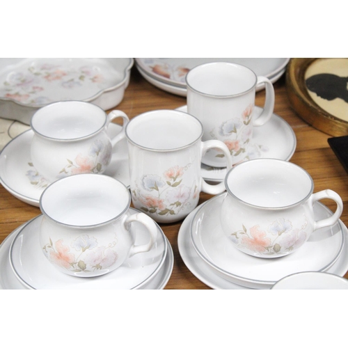 1256 - A QUANTITY OF HANDCRAFTED DENBY FINE STONEWARE TO INCLUDE, CUPS, SAUCERS, PLATES ETC