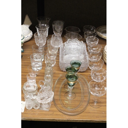 1259 - A LARGE MIXED LOT OF GLASSWARE TO INCLUDE THREE GLASS TRAYS, FOUR OIL DECANTERS, COCKTAIL GLASSES, S... 