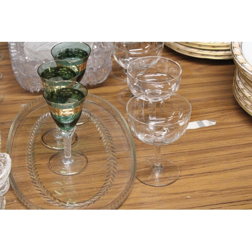 1259 - A LARGE MIXED LOT OF GLASSWARE TO INCLUDE THREE GLASS TRAYS, FOUR OIL DECANTERS, COCKTAIL GLASSES, S... 