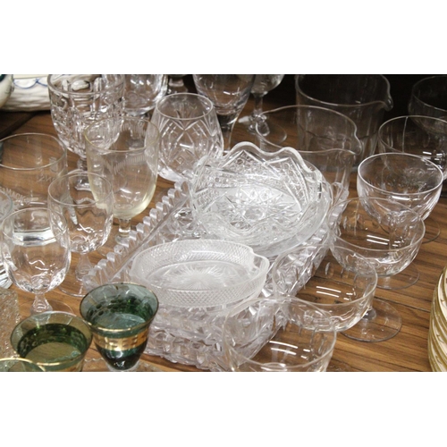 1259 - A LARGE MIXED LOT OF GLASSWARE TO INCLUDE THREE GLASS TRAYS, FOUR OIL DECANTERS, COCKTAIL GLASSES, S... 