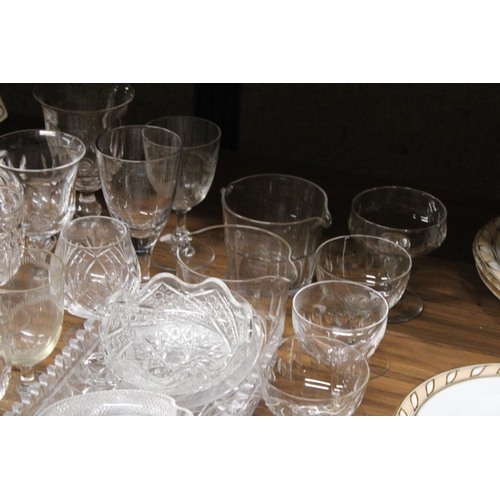 1259 - A LARGE MIXED LOT OF GLASSWARE TO INCLUDE THREE GLASS TRAYS, FOUR OIL DECANTERS, COCKTAIL GLASSES, S... 