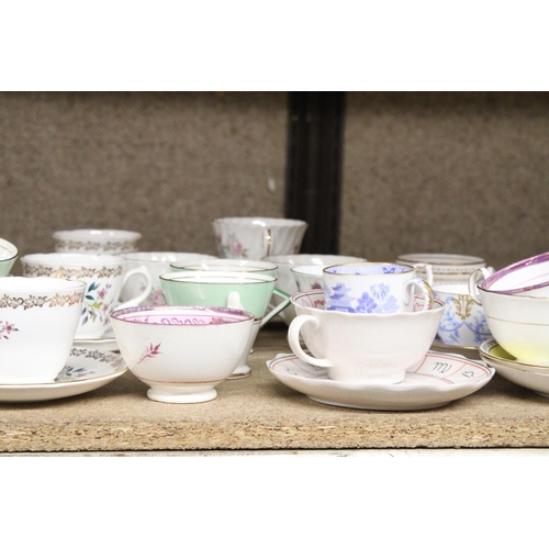 1262 - A QUANTITY OF CUPS, SAUCERS AND PLATES TO INCLUDE ROYAL GRAFTON, SPODE, COLCLOUGH, PALISSY ETC