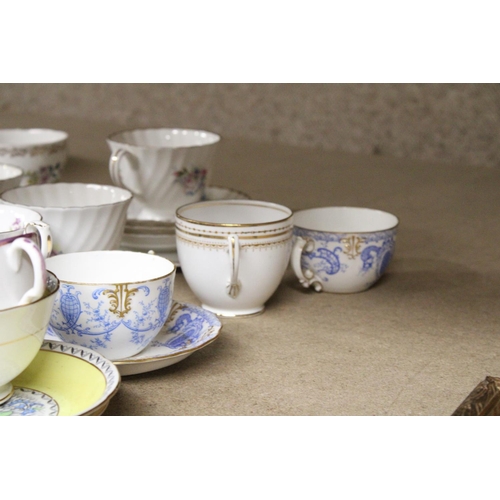 1262 - A QUANTITY OF CUPS, SAUCERS AND PLATES TO INCLUDE ROYAL GRAFTON, SPODE, COLCLOUGH, PALISSY ETC