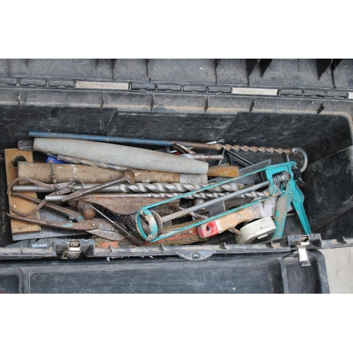 1738 - A PLASTIC TOOL BOX WITH AN ASSORTMENT OF TOOLS TO INCLUDE DRILL BITS, HAMMERS AND A POINTING GUN KIT... 