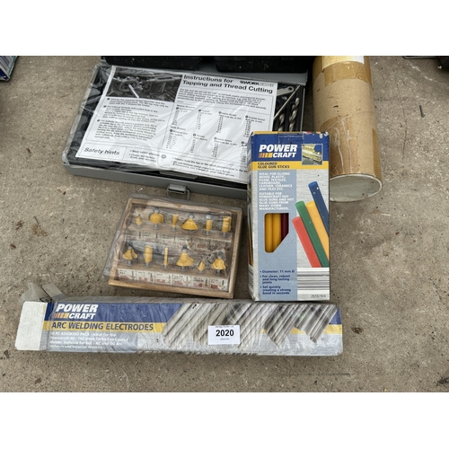 2020 - AN ASSORTMENT OF TOOLS TO INCLUDE A BOTTLE JACK AND ROUTER BITS ETC