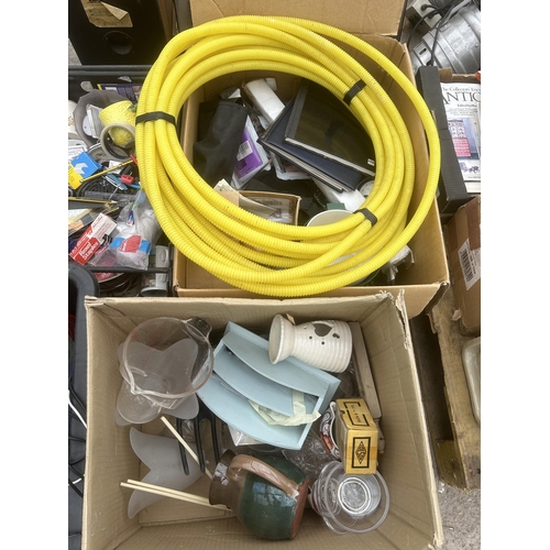 2261 - AN ASSORTMENT OF HOUSEHOLD CLEARANCE ITEMS