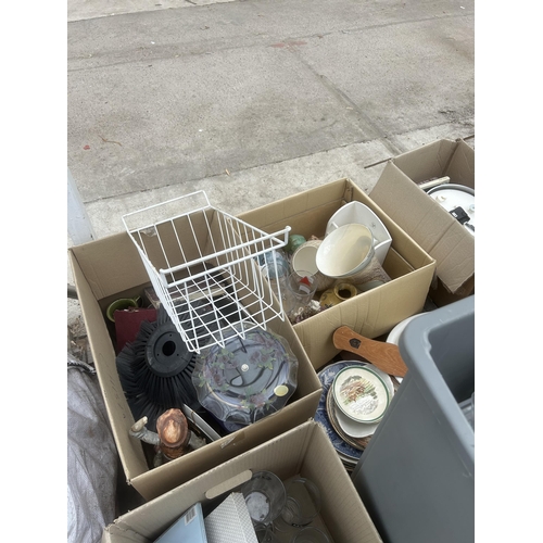 2272 - AN ASSORTMENT OF HOUSEHOLD CLEARANCE ITEMS