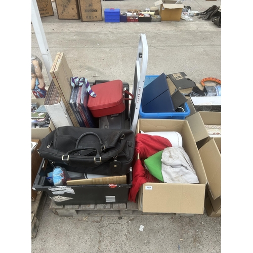 2275 - AN ASSORTMENT OF HOUSEHOLD CLEARANCE ITEMS